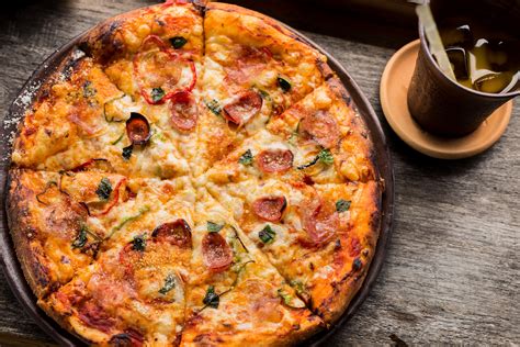 Najhuczniej obchodzą go oczywiście włosi, którzy traktują tę potrawę jako swoje danie narodowe. Dzień Pizzy w Olsztynie - 2019 - Kulinarny Olsztyn