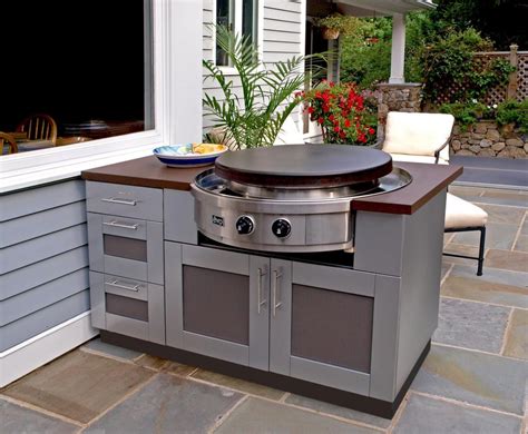To this effect, the outdoor kitchen cabinets stainless steel will give you long lifespans without breakage or need for repairs. Brown Jordan Outdoor Kitchens | Carriage House Custom ...