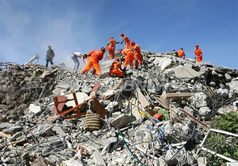 トルコ東部地震、生存者発見の望みをたくして続く救助活動 写真10枚 国際ニュース：afpbb News