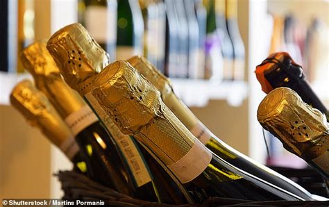 Champagne Expert Reveals How To Pour The Perfect Glass Of Bubbly This