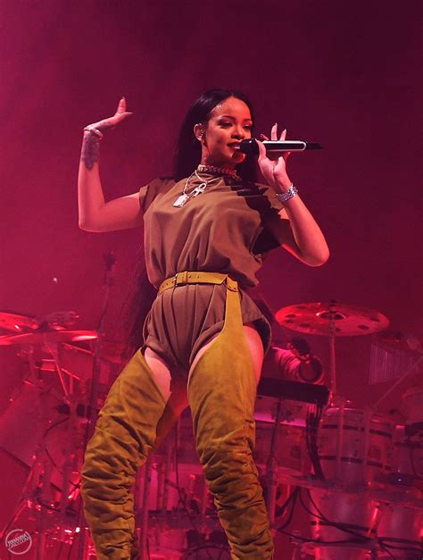 Rihanna Dazzled The Crowd On The First Night Of The 2016 Budweiser Made