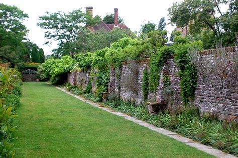 Maybe you would like to learn more about one of these? Sissinghurst Teil 1: | Das Reh im Garten - Gartenblog