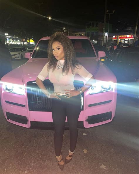 Nicki Minaj Flaunts Pink Rolls Royce Cullinan Did She Get It From Barbie Autoevolution