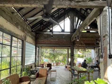 Kafe Berkonsep Unfinished Style Tempat Nongkrong Unik Di Jakarta