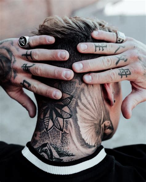 Έρευνα Γιατί οι άντρες με τατουάζ είναι πιο σέξι hernews gr