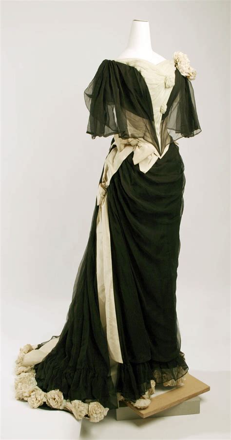 1890 Caeven Dress Drécoll Austrian The Met เซ็ตเสื้อผ้า ชุด