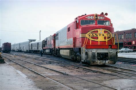 Santa Fe U30cg 404 And U28cg 352 Are On The Point Of The Texas Chief