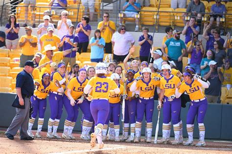 Lsu Softball With Images Lsu Softball Lsu Tigers