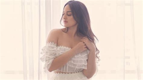 Sonakshi Sinha In Sheer Corset Top And Bodycon Skirt Looks Dreamy New Instagram Post India Today