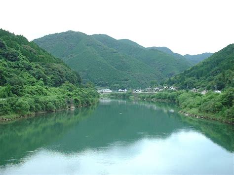 Rivers of japan are characterized by their relatively short lengths and considerably steep gradients due to the narrow and mountainous topography of the country. Kuma River (Japan) - Wikipedia