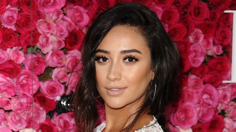 Shay Mitchell Shares Beauty Secrets In New Video Teen Vogue