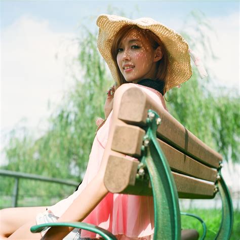 kila jingjing liao tinghao “lian pool out” photo album share sexy asian girl photos videos