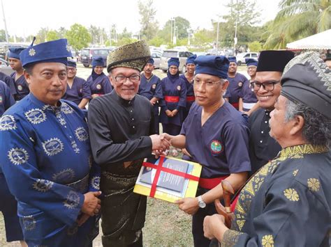 Surrounded by landscaped gardens, it boasts 4 dining options and various recreational activities. "Pesilat Bangsa Beradat" -Program Himpunan Pendekar Port ...