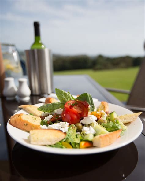 Al fresco dining on the cliff-tops near Tenby, Pembrokeshire | Yummy