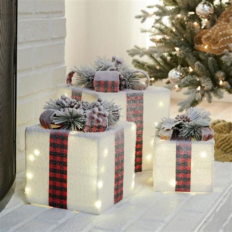 20 Chic Outdoor Christmas Decorations  Family Handyman