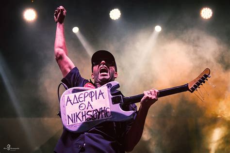 Listen to comandante by tom morello on deezer. Prophets of Rage: Συνεχίζουν να αποθεώνουν τη συναυλία της ...