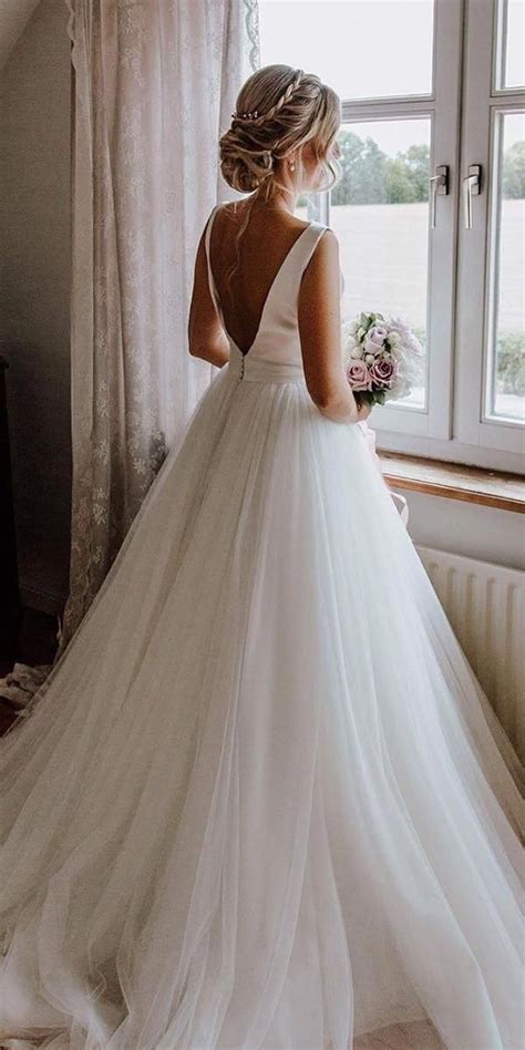 Simple Wedding Dresses 27 Best Looks Expert Tips Faqs Jurk Bruiloft Trouwjurk Bruiloft