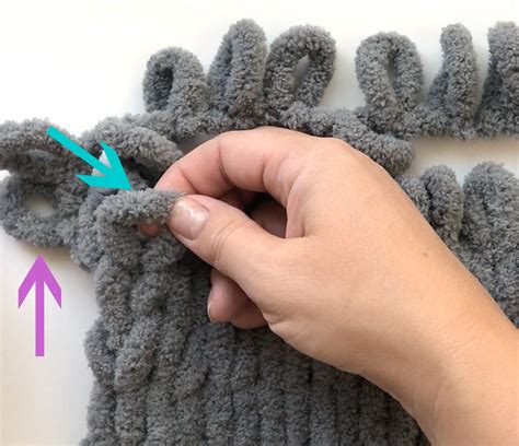 Make A Gorgeous Finger Knit Blanket With Loop Yarn This Is So Easy