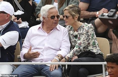 Kraft's girlfriend is younger than his. Robert Kraft, 78, takes his new girlfriend, 45, to a gala ...
