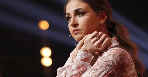 I don't like how bowie copied the isley brothers/the beatles with the progressing 'awh, awhh, awhhhh' part. "Let's Dance"-Star Ekaterina Leonova: "Ich fühle mich wie ...