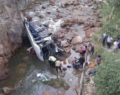 Cuatro Muertos Tras La Ca Da De Un Bus A Un R O En Ecuador Exprimidor