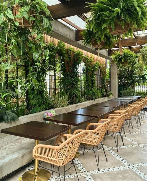 Garden Vibe Restaurant Design Filled With Organized Living Plants