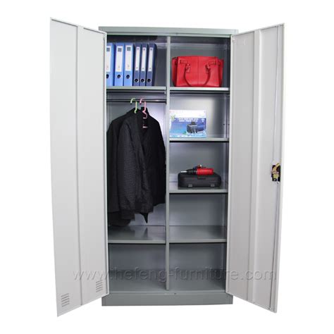 Dengan rak yang banyak sehingga anda bisa leluasa menyimpan barang dan menyusun dengan rapih. Lemari Arsip 2 Pintu - Hefeng Furniture