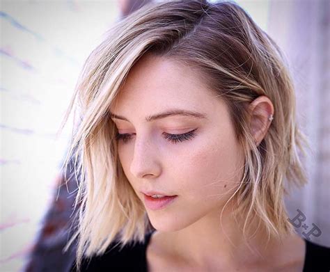 Thin hair often appears flat, limp and unable to hold any more or less voluminous style. 55 Short Hairstyles for Women with Thin Hair | Fashionisers©