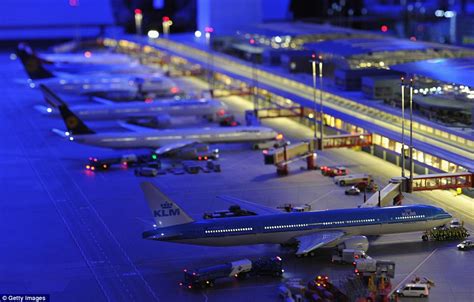 Honey I Shrunk The Flughafen German Builds Worlds Largest Model Airport