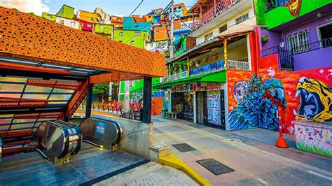 Adéntrate En La Transformación Urbana Y Artística De Medellín En