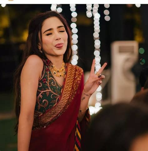 Aima Baig Look More Smart In Her Latest Pictures Pak Showbiz Site