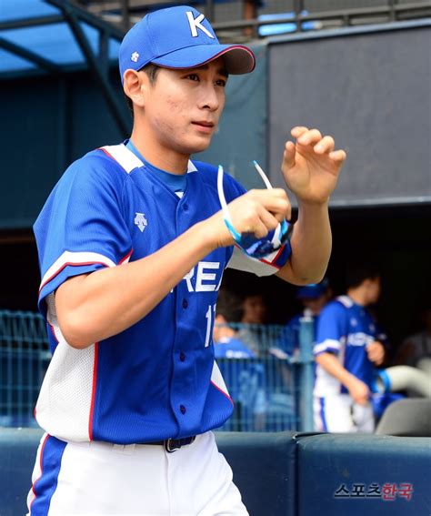 6위 #이대호 (2001 ~ 2011 + 2017 ~ 현역) #롯데자이언츠. 스포츠한국:AG 야구일본 잡은 한국, 결승 시나리오는 '대만 나와라'