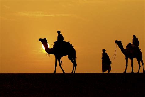 3 muslim friends art kartun gadis. Daftar Nama Sahabat-Sahabat yang Dipersaudarakan oleh Rasulullah di Madinah ~ Indahnya Islam ...