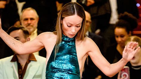 Olivia Wilde Stumbles Over Dress At Premiere Amid Don T Worry Darling Controversy Mirror Online