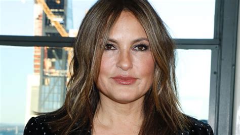 Mariska Hargitay Suffers From Broken Knee Fractured Ankle And More Hollywood Life
