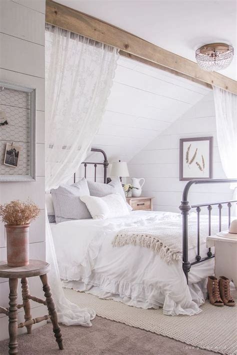 Stunning 35 Rustic Shabby Chic Bedroom Decorating Ideas