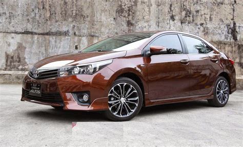 High integrity cabin with front and rear crumple zones help absorb and disperse impact energy in a collision. Body kit xe hơi Toyota Corolla Altis 2014