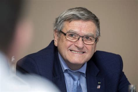 1952), předrevoluční člen ksč, po roce 1998 se angažuje jako nestraník na kandidátkách čssd. Jiří Běhounek: Jsem přesvědčen, že školy to zvládnou a ...