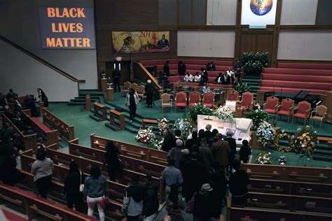 Thousands Attend Freddie Grays Baltimore Funeral Including White
