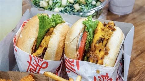 In N Out Style Vegan Fast Food Joint Montys Good Burger Opens In Los Angeles