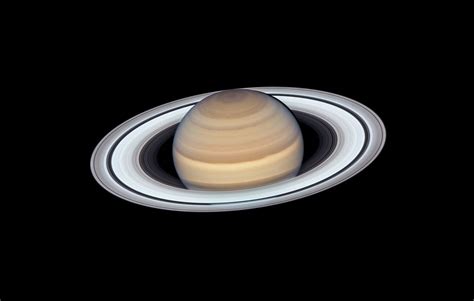 Saturn And Its Rings Look Truly Spectacular In This Hubble Telescope
