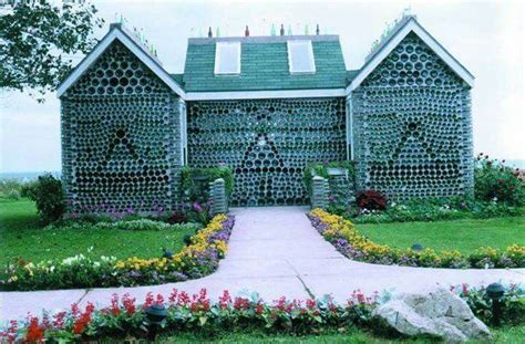 This House Built In 1980 Is Made Entirely Out Of Glass Bottles House Built House Styles