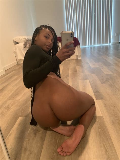 Gros seins et cul sur une fille noire Photos privées Photos Porno