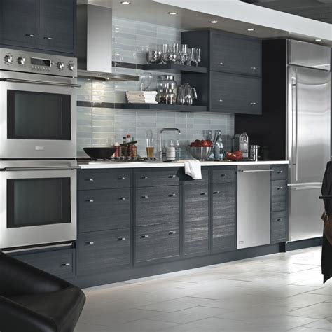 When designing a kitchen, you'll need to be creative and practical with your layout while finding ways to incorporate a cute décor that makes the area charming and stylish. Popular Kitchen Layouts & Designs | Monogram Kitchen ...