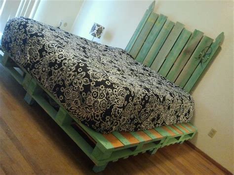 Syarikat kami menyediakan pelbagai servis berkaitan perabot custom dari kayu pallet, pine, getah, solid dan banyak lagi. 28 DIY Katil Kayu Pallet Yang Super Kreatif Wajib Anda ...