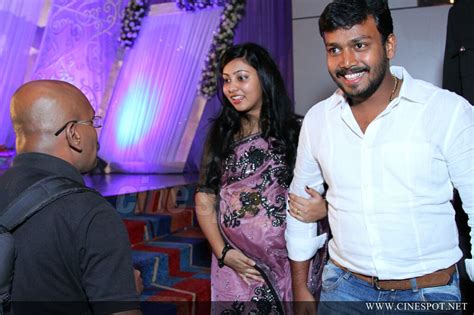 Actor vineeth with daughter avantika vineeth. Vineeth sreenivasan wedding reception photos (46)