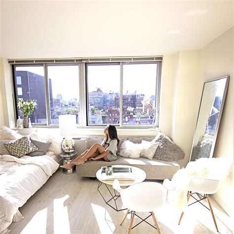 18 ingenious studio apartment ideas that make 400 square feet feel like a palace. Love the simplicity and the way that it is minimalist but ...