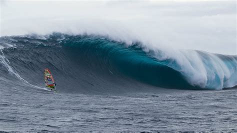 Discover the benefits of surfing daily in pedra branca by booking your embark on an awesome pedra branca surf camp. Windsurfer Alastair McLeod Rides Huge Waves at Pedra ...