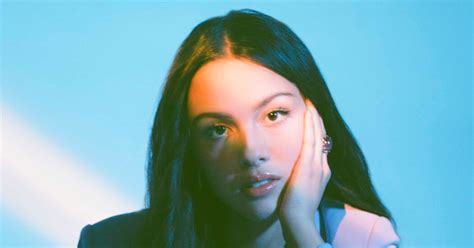 Drivers license (stylized in all lowercase) is the debut single by american singer olivia rodrigo. Olivia Rodrigo's 'Drivers License' Hit No. 1 in a Week ...