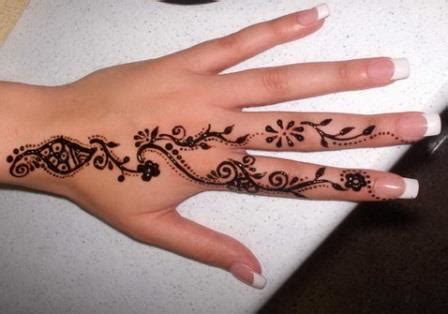 Aneka motif gambar henna mahendi sederhana mudah. 10+ Gambar Henna Tangan Bunga Mawar, Paling Dicari!